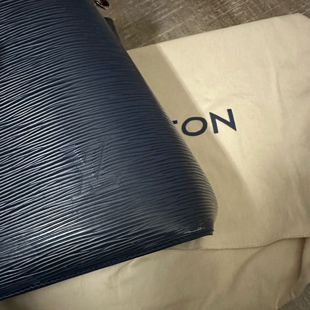 NéoNoé MM LV Bag. Navy with red